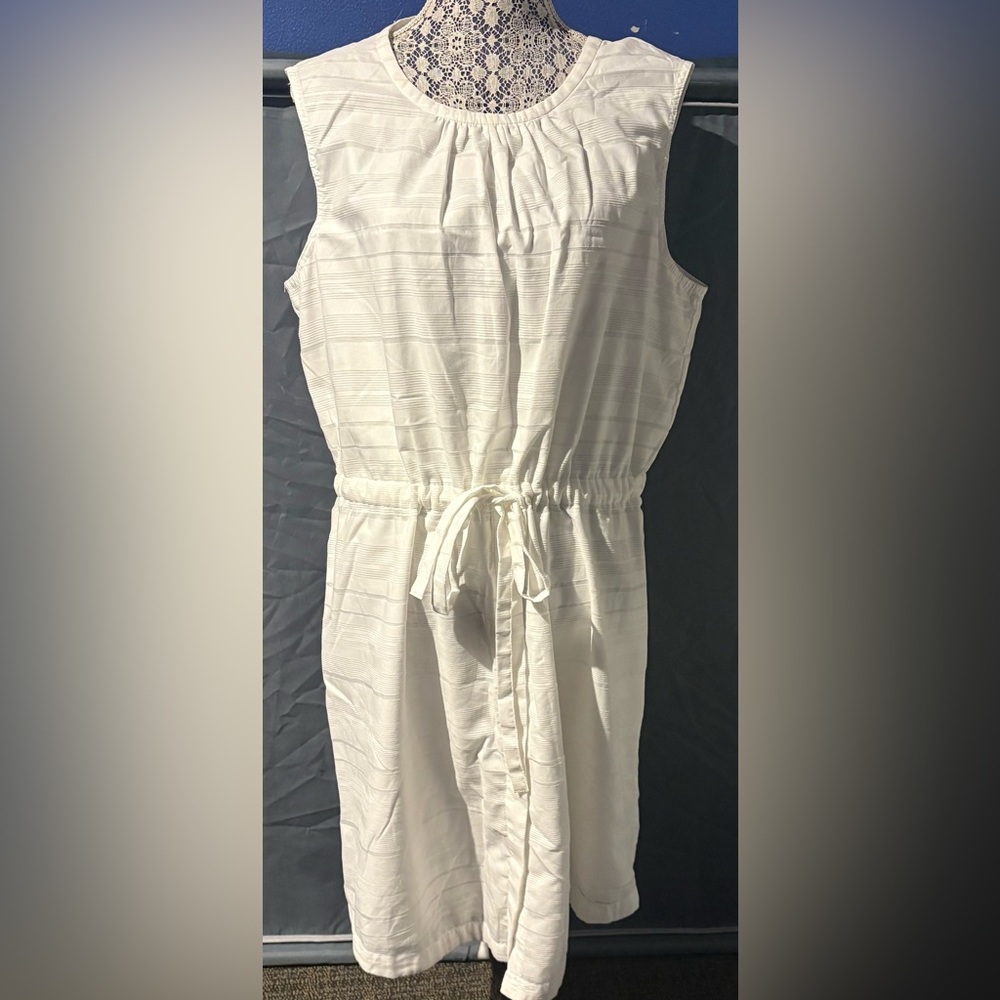 GAP White Garment with Red Accents